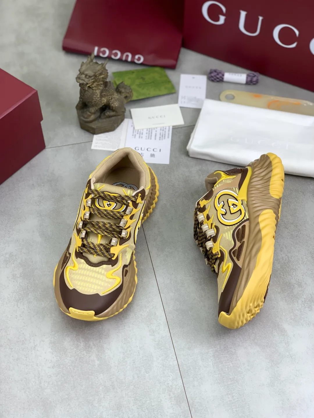 Men's shoes 💰P800 New model 💰Latest model💎💎💎GUCCI Italian Gucci dad shoes Top version 🔜Original quality🔜Purchasing level After many years of accumulation of dad shoes, it took more than 3 months of research and development to disassemble the original version, and finally it is available! The goods are worth looking forward to! 👫 style for couples 🔜Versatile in all seasons🔜 Fashion🔜 Personality 🔜Distinctive Outsole: The latest original developed TPU Upper: Imported original material🐮 Lining: Original A-grade mixed sheepskin🐮 Foot pads: Original A-grade imported cowhide 💯Counter genuine full set of packaging Midsole Latex pad with LOGO, Lasting, oil edge, air pressure coding process, support NFC anti-counterfeiting chip detection! Size: women’s code 35-40, men’s code 39-44 (women’s 34 41, men’s 38 45 46 customized)
